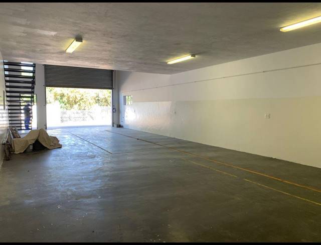 205M² WAREHOUSE TO LET IN BRAMLEY PARK